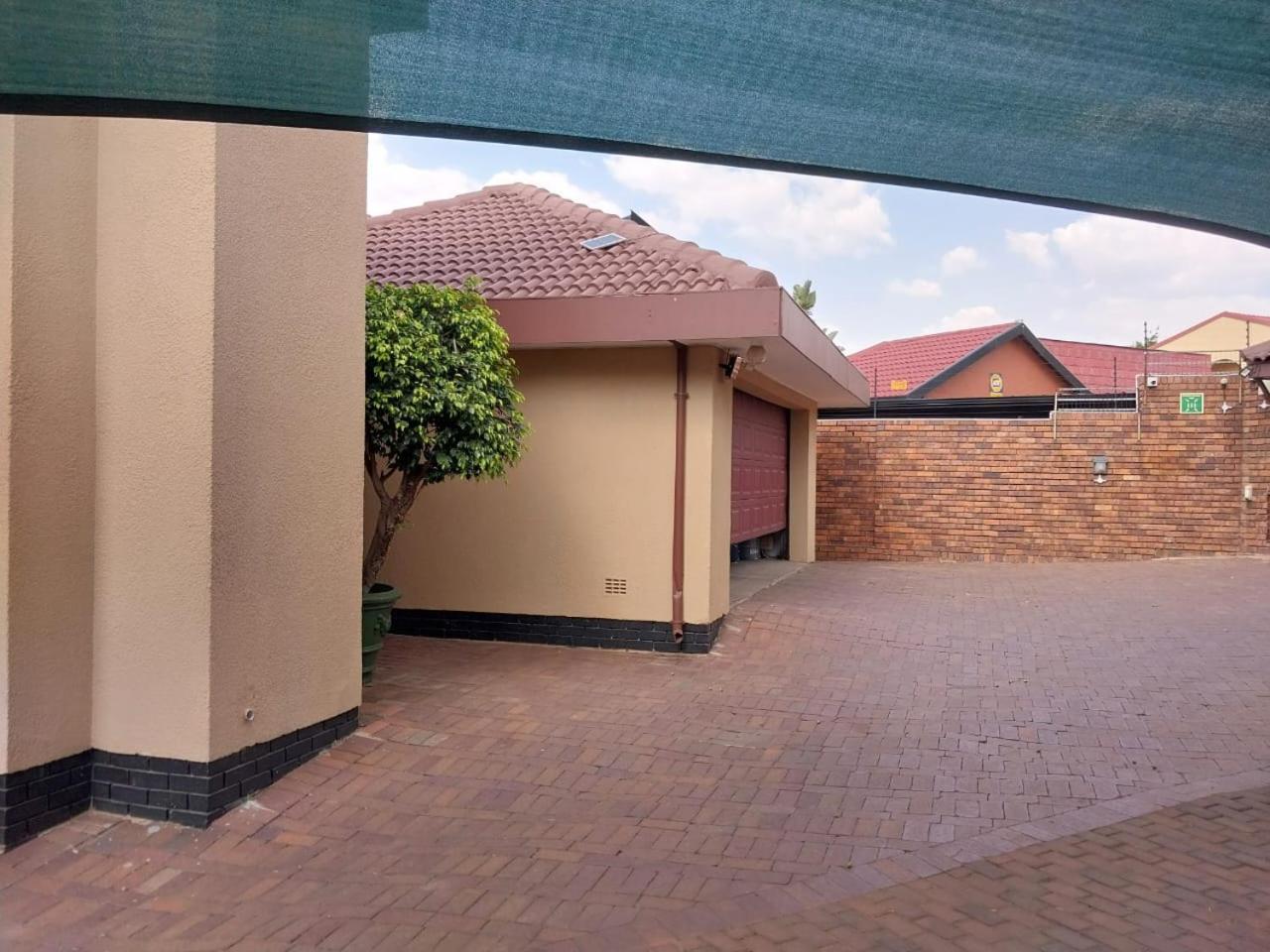 Erima Lodge Johannesburg Exterior photo